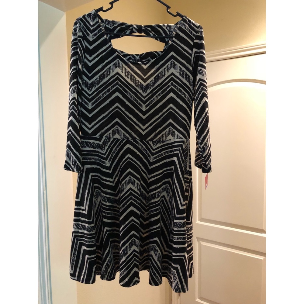 Black and white chevron dress (NWT!)